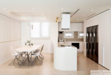 [interior] 담백하고 다채로운 화이트 하우스