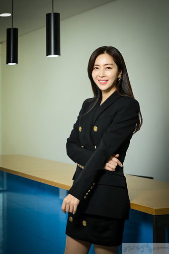 [story] ‘쇼윈도:여왕의 집’ 송윤아·이성재·전소민·황찬성 “우리가 생각하는 진짜 사랑은요…”
