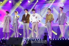 [포토] B.A.P(비에이피), 팬 여려분~ 사랑해요~(라이브파워뮤직)
