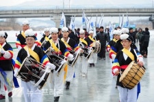 양구군, 서천 빙상장 주말개장...스케이트와 썰매 대여