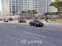 경북 신도청 내, 대규모 아파트 앞 도로 교통신호등 설치 시급