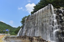 진주시, 인공폭포 등 관내 수경시설 본격 가동