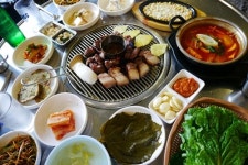 제주도 서귀포 흑돼지 맛집 돈스타, 연탄불에 초벌하는 이유 밝혀