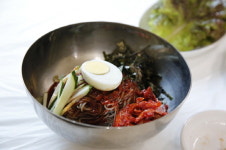 속초 막국수 맛집 김삿갓 막국수, 직접 뽑은 메밀국수와 명태회로 감칠맛 돋구어