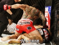 투신 김재웅, 강력한 파운딩으로 TKO승(TFC 19)