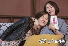 우정과 성에 대한 진솔한 이야기, 19금 연극 우정어린 두여자의 낯뜨거운 이야기