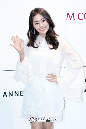 [포토] 송지은, '반갑게 손인사'(엠코르셋)