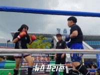 [포토] 정읍 여제 김소정와 진도 쌈녀 정지원의 매서운 모습