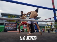 [포토] 태국 낙무아이 시티 펑의 날카로운 잽 공격!