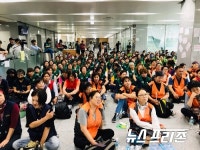 한국도로공사 수납원들, 사흘째 본사 점거 "직접 고용" 농성 중