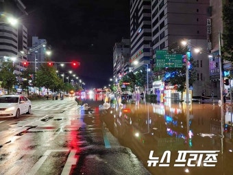 서대문역 사거리 상수도관 파손으로 교통혼잡…서울시 긴급 복구 작업 중