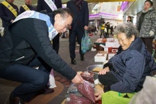 장세용 구미시장, 설 명절 선산봉황시장 장보기 행사 개최
