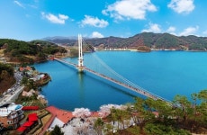 충남 예산군, 예당호 출렁다리 임시휴장...사회적 거리두기 강화