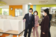 박상돈 천안시장, 초등학교 개학 첫 날 현장 격려 방문