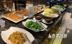 필로스CC 제공 뷔페, 코로나19로부터 안전한가..덮개 없는 음식들 이상 無? 