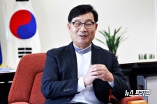[만남] 정인성 이사장 현장위주의 소통...빠른 정착 도와야