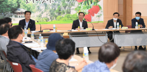 구인모 거창군수, 주상면 이동군수실에서 주민과 소통