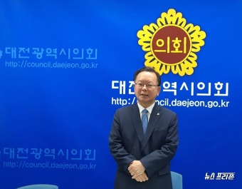 [포토] 김부겸, 더불어민주당 당대표 출마···대전시의회서 입장 발표