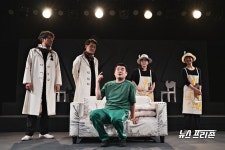 연극적 상상이 가득한 무대, 배우 예술이 돋보이는 이런게 연극이라니?!