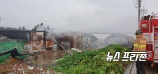 충주 봉방동 하방마을 농업용 창고서 불…인명피해는 없어