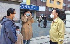 [NF포토] 설동호 교육감, 대전대흥초등학교 방문...학부모 격려