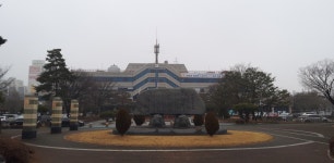 [NF포토]뿌연 안개 가득한 아산시청 주변 하늘