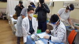 [포토] 코로나19 백신접종 시작한 화성시 효성요양병원