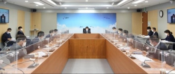 백군기 용인시장, 계속되는 코로나19 확진..위기 의식속 재무장해야 