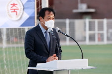 장현국 경기도의회 의장, 수원공고 운동장 조명탑 점등식 방문