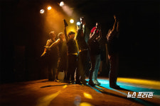 일상 속 작은 판타지 세계로 인도하는 연극, 퇴근 후 서커스