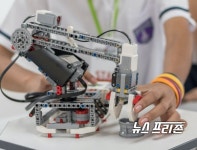 아트리움백화점포장코너 | [NF포토] 신세계백화점, '아트앤사이언스 넥스페리움'..."미래 과학 인재로 성장하는 밑거름?"