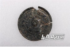 김해에서 경남 최초 원삼국시대 청동거울 발견