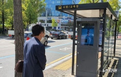 [NF포토] 대전 시내버스 총파업, 버스정거장서...시민 발동동