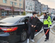 [NF포토] 수험생 응원하는 대전경찰, 오늘은 도어맨 서비스도