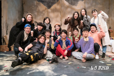 세상의 모든 어른에게 반성을 바란다, 연극 개미굴