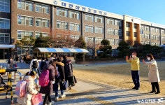 [NF포토] 설동호 대전시교육감, 신학년 방역·등교상황 학교현장 방문