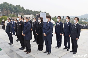 [NF포토] 서해수호의 날, 국립대전현충원서 서해수호 전사자 기려