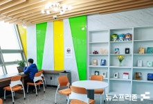 충남 계룡도서관 새로운 변모 어디까지?...작가의방·북카페·유아휴게실 신설