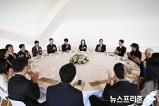 윤석열,  세번째 경청식탁 행사서 국민 통합 메시지 전달