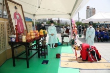 [포토] 진해 북원로터리에서 열린 이충무공 탄신제