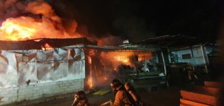 충남 금산 가구공장서 불...인명피해 없어