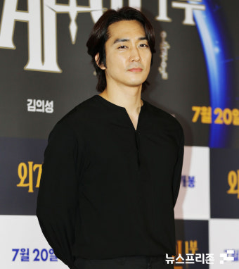 [NF포토] 송승헌, '우수에 찬 눈빛'(외계인 VIP 시사회)