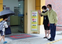 [포토] 설동호 대전시교육감, 2학기 개학 학교 방역, 등교 상황 현장 점검