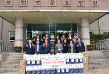 [포토]사회복지시설 찾아 위문품 전달하는 경산시의회