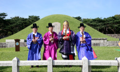 홍태용 김해시장, 수로왕릉·왕비릉서 고유제 봉행