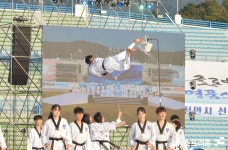 [포토] 2022충남체전 개회…한국체대, 태권도 격파 퍼포먼스