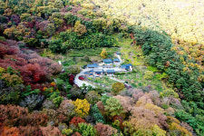 [포토]의령 신덕산 수도사, 울긋불긋 오색 단풍 절정
