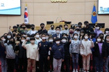 이철 전남도의원, 완도 소안초 학생들과 청소년 의회교실 함께해