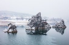 겨울이 더 아름다운 단양..눈 덮인 도담삼봉과 잔도길 참 멋지다