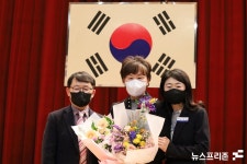 [포토] 외삼초등학교 이송옥 교장, 한밭교육대상 수상